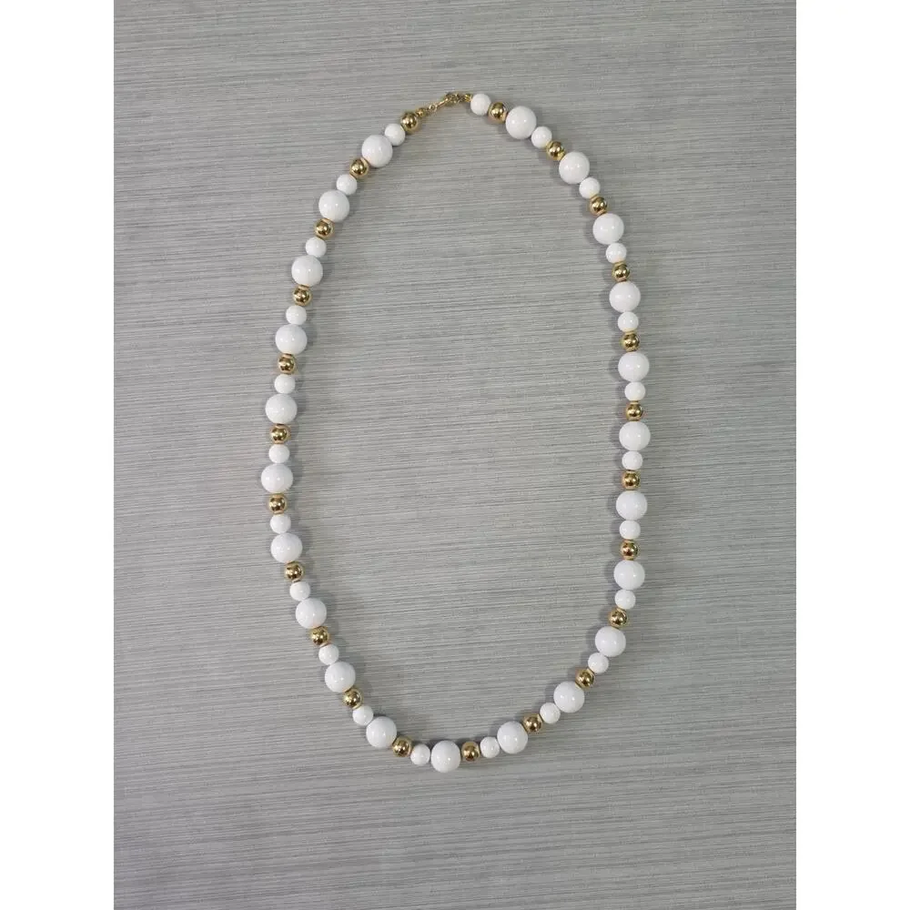 Vintage Retro Preppy Classic Design Beaded Necklace White And Gold Tones
